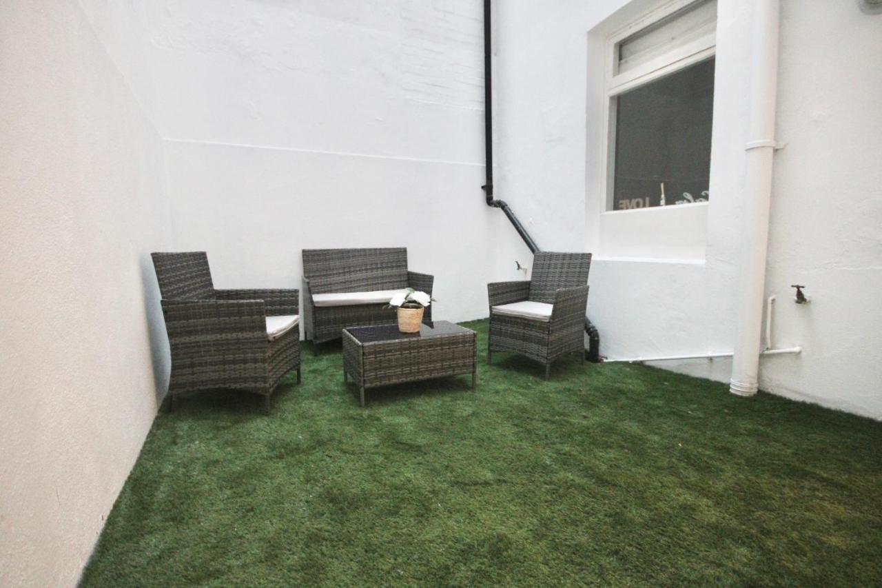 Superb flat near Victoria station Apartment Londra Exterior foto