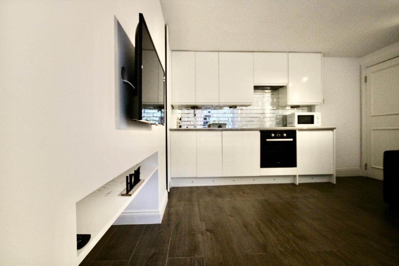 Superb flat near Victoria station Apartment Londra Exterior foto