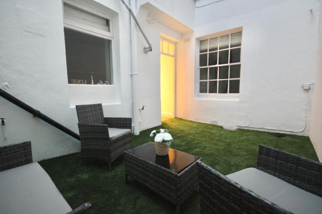 Superb flat near Victoria station Apartment Londra Exterior foto