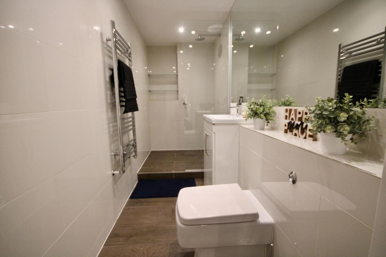 Superb flat near Victoria station Apartment Londra Exterior foto