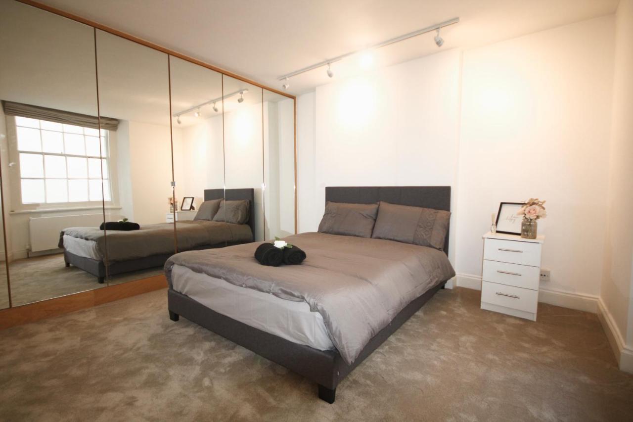 Superb flat near Victoria station Apartment Londra Exterior foto