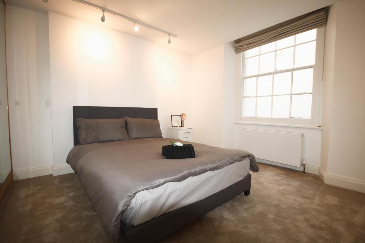 Superb flat near Victoria station Apartment Londra Exterior foto