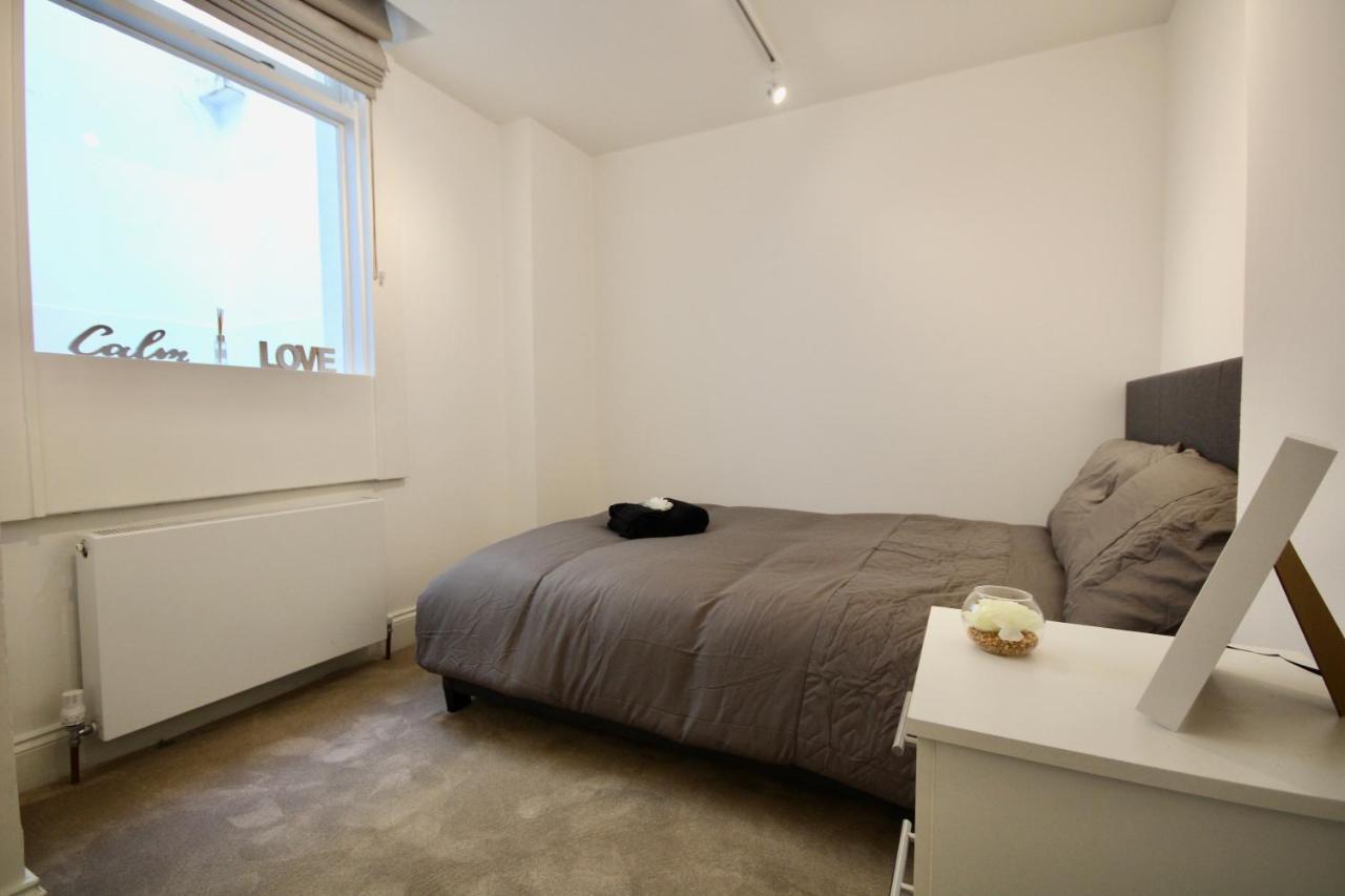 Superb flat near Victoria station Apartment Londra Exterior foto