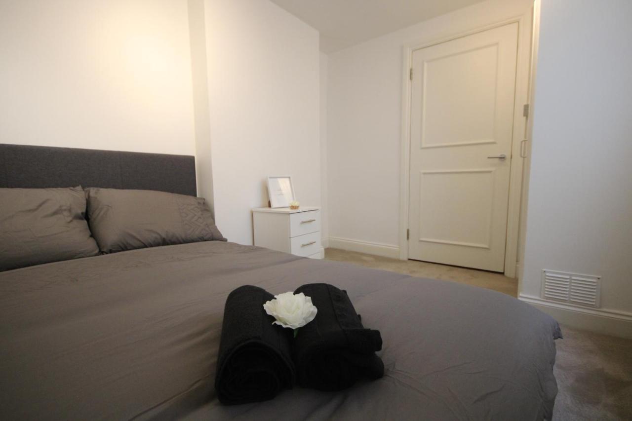 Superb flat near Victoria station Apartment Londra Exterior foto