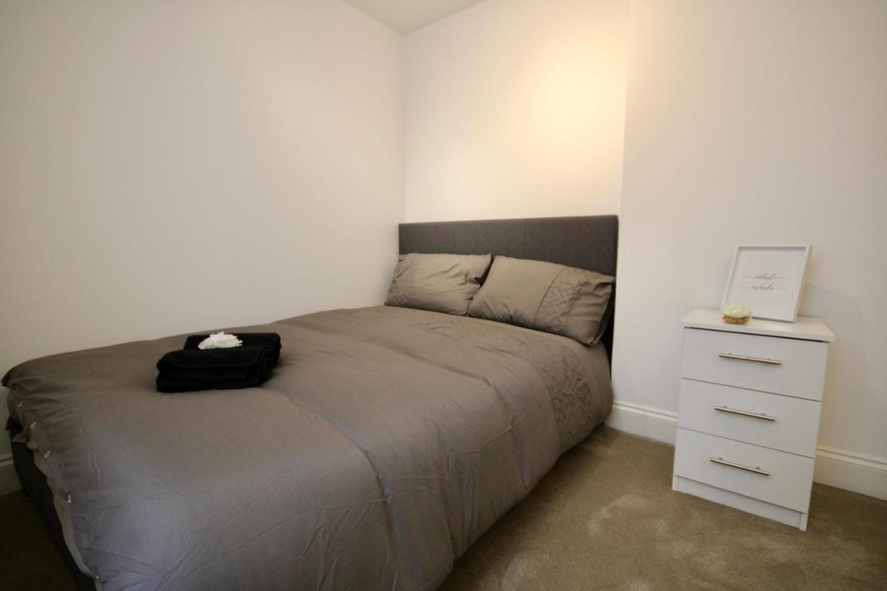 Superb flat near Victoria station Apartment Londra Exterior foto